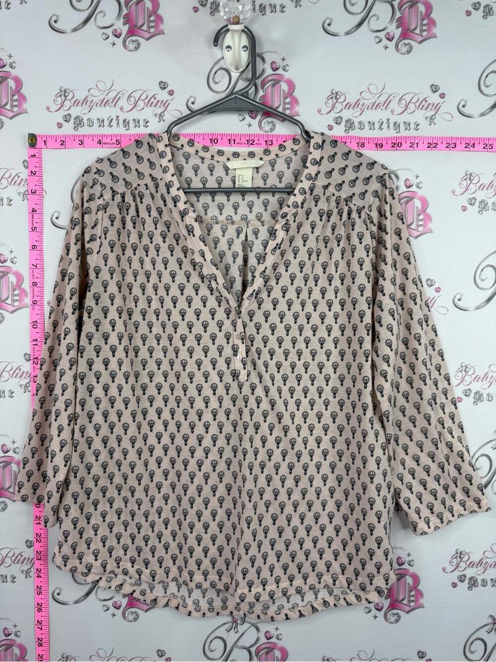 H&M shirt pink black hot air balloon Light Pink Printed V-Neck Blouse